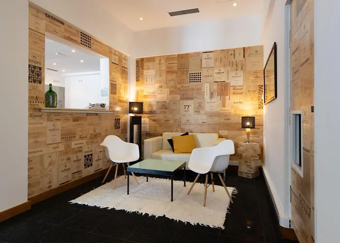 Отель Legendary Порту